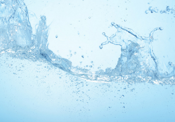 自来水煮沸后，水面会有一层白色漂浮物或壶底会有白色锅垢，会影响人